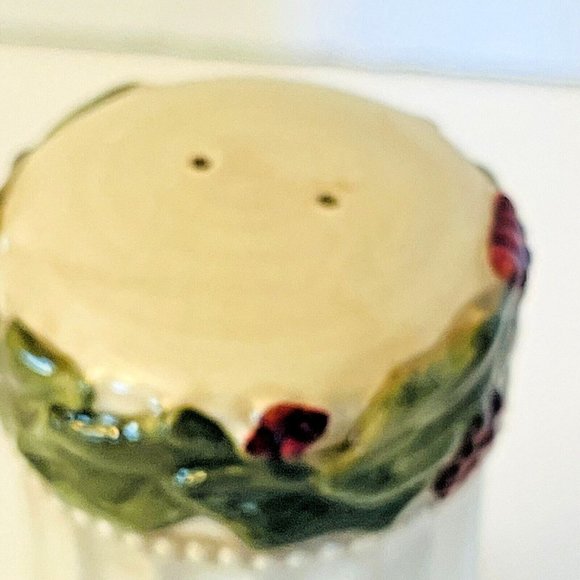 Amacan Porcelain Salt & Pepper Shaker Set Piller Holly & Berries Design NWOT - Picture 12 of 16